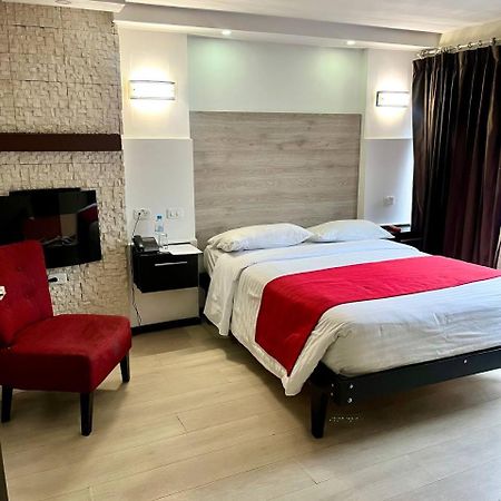 Hotel Imperial Амбато Экстерьер фото