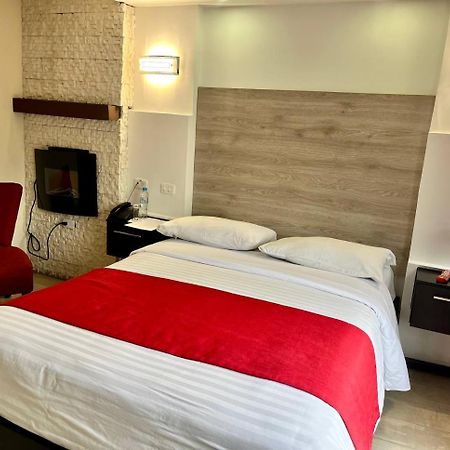 Hotel Imperial Амбато Экстерьер фото