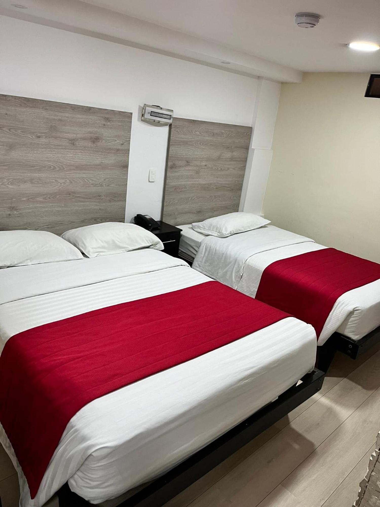 Hotel Imperial Амбато Экстерьер фото