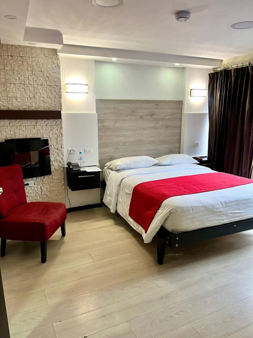 Hotel Imperial Амбато Экстерьер фото