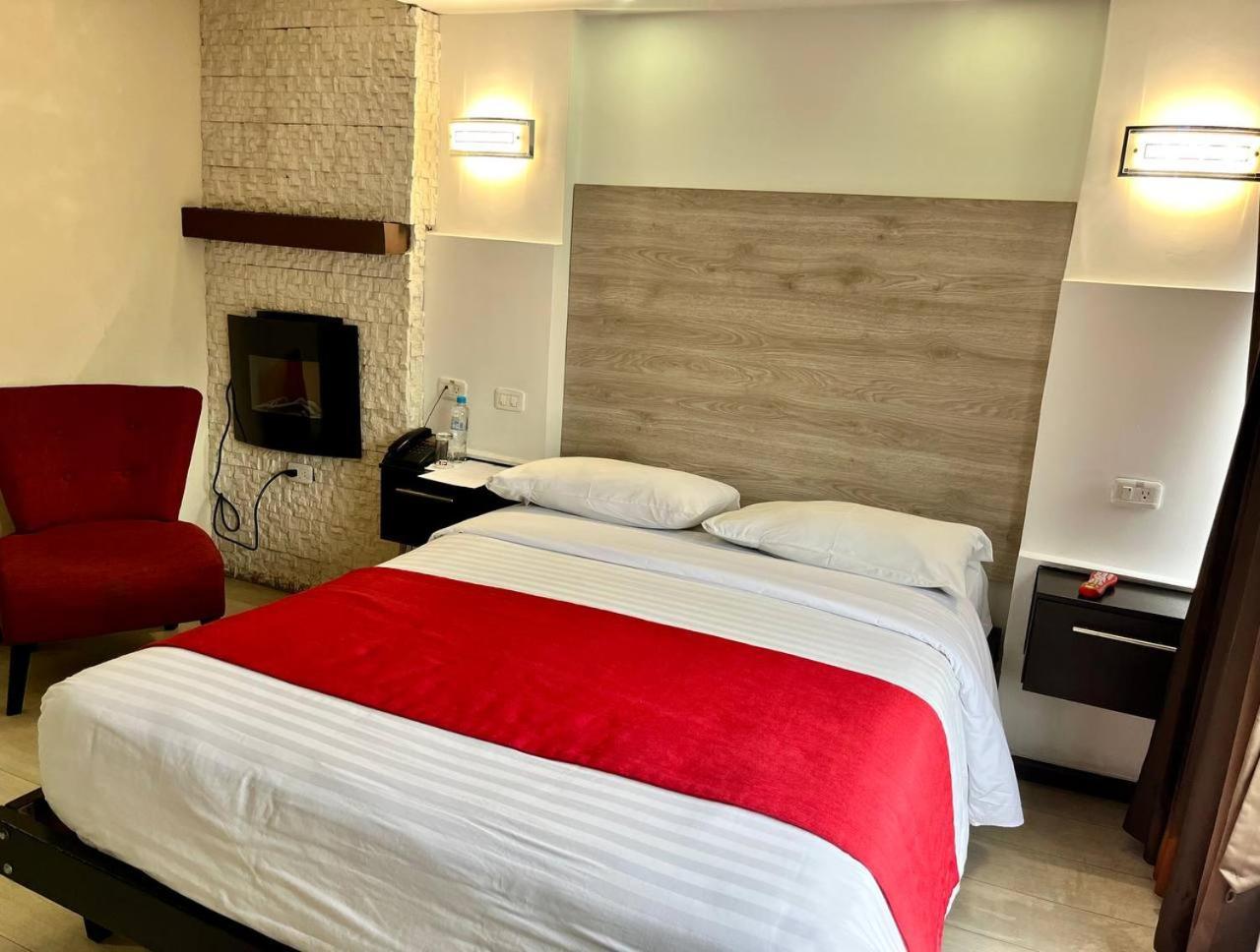 Hotel Imperial Амбато Экстерьер фото