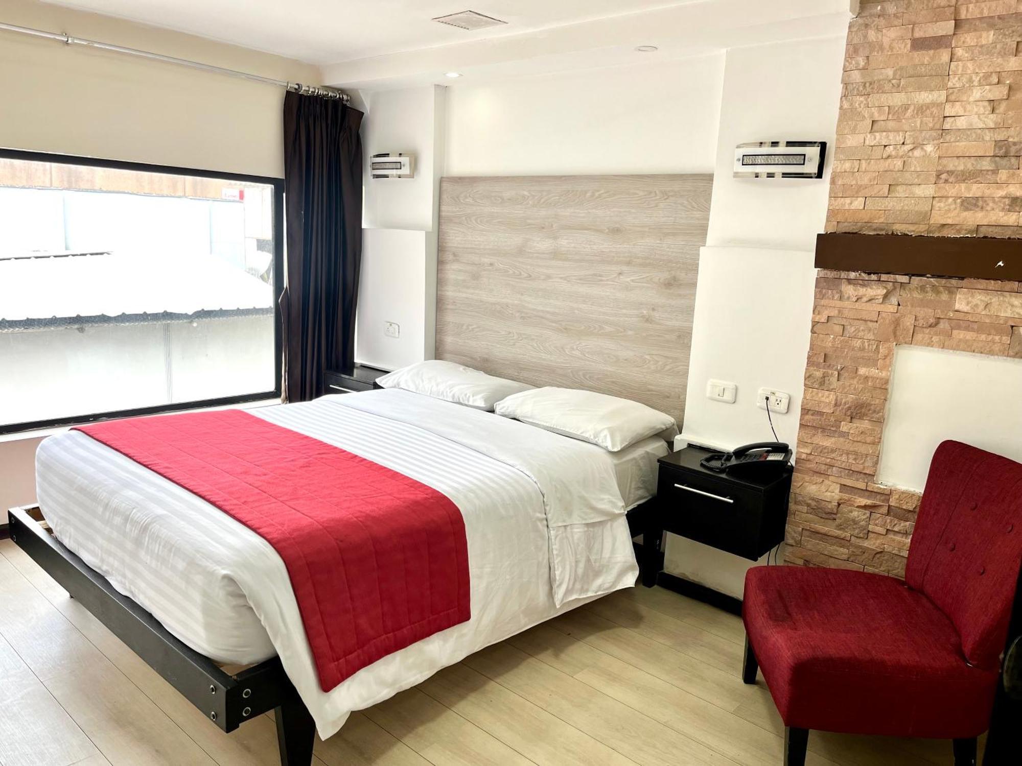 Hotel Imperial Амбато Экстерьер фото