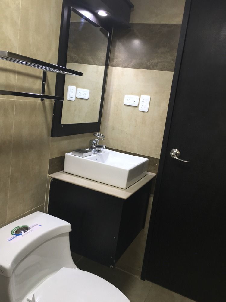 Hotel Imperial Амбато Экстерьер фото